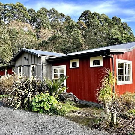 Oakura Pond Cottage - A Unique Kiwi Holiday Bach 외부 사진