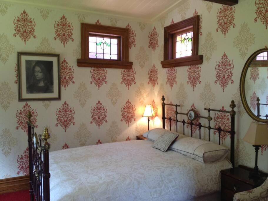 Oakura Pond Cottage - A Unique Kiwi Holiday Bach 외부 사진