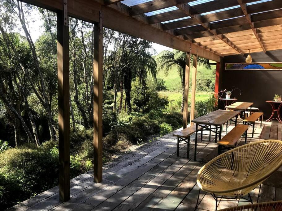 Oakura Pond Cottage - A Unique Kiwi Holiday Bach 외부 사진